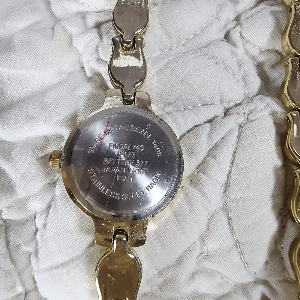 Vintage Gold Tone Women's Quartz Watch and Matching Link Bracelet Gift Set
